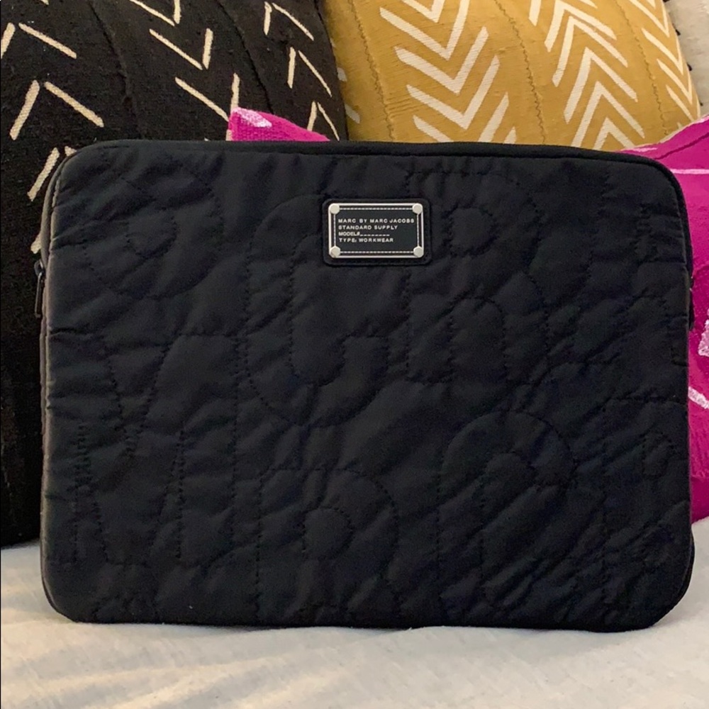 Laptop sleeve
